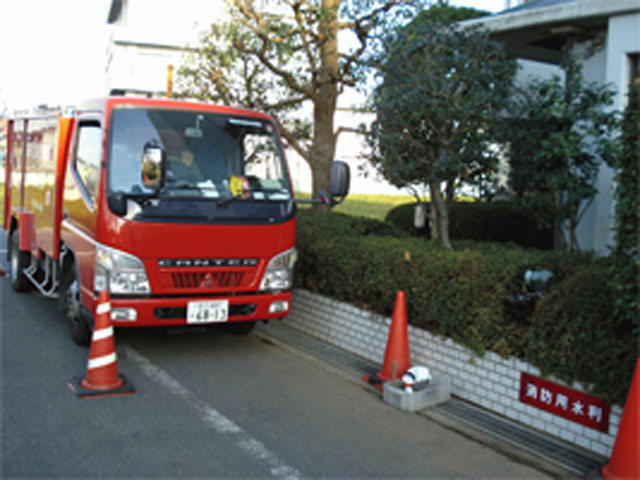 連結送水管耐圧試験専用車