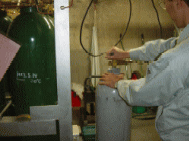 不活性ガス消火設備-窒素ガスにて放出試験